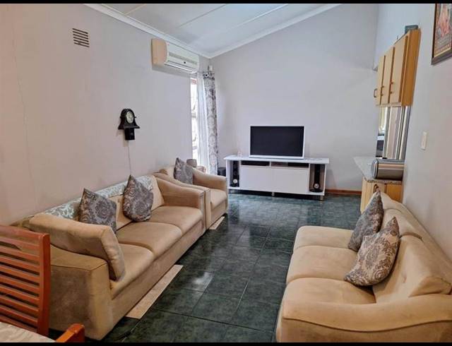 4 BEDROOM HOUSE FOR SALE IN NEWLANDS WEST